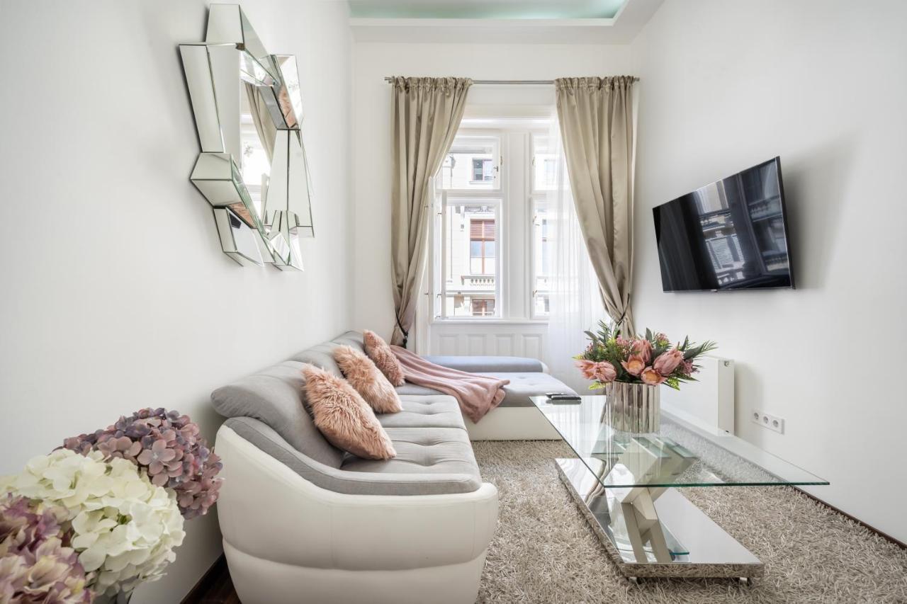 Opera Luxury Apartment With Free Parking Budapest Exterior photo